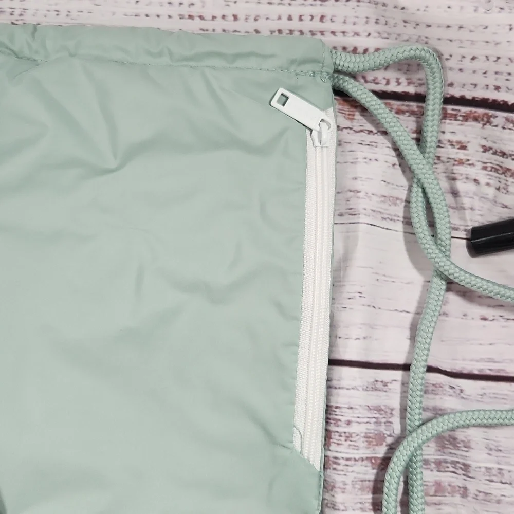 NWOT Adidas court lite sackpact